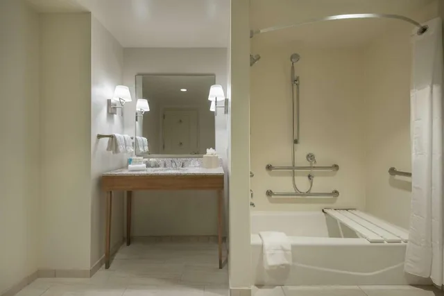 جناح بسريرين كوين مع أريكة لذوي الإعاقة، Homewood Suites By Hilton Miami Dolphin Mall 4/5