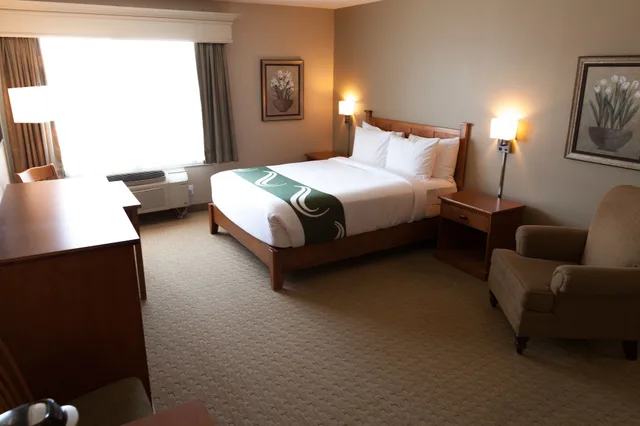 غرفة قياسية بسرير كوين، Amsterdam Inn & Suites Fredericton, an Ascend Collection Hotel 2/7