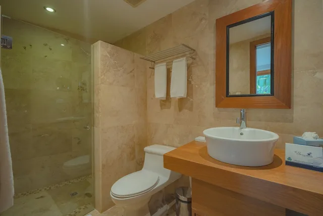 1 Bedroom, Suite, Mountain View, Kitchenette, The Bannister Hotel and Yacht Club 5/6