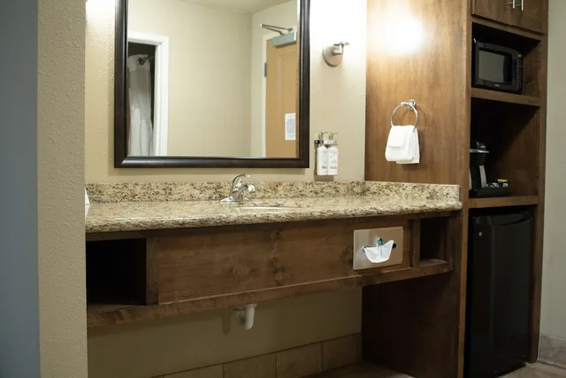 جناح بسرير فردي بغرفتي نوم لذوي الإعاقة، Holiday Inn Express And Suites Williston 4/5