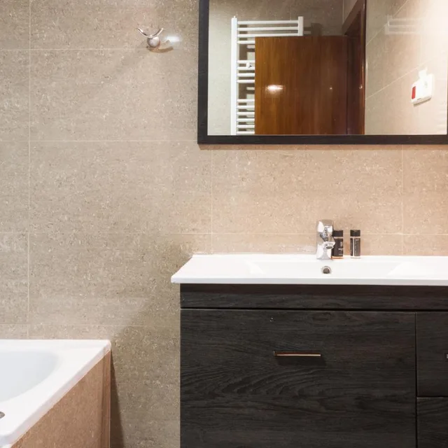 3 Bedrooms, Apartment, Mola Suites 4/9
