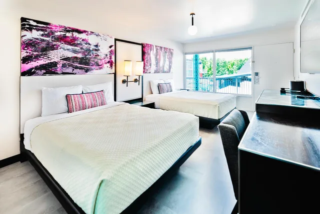 Room, 2 Queen Beds, Parking Lot View، Heights House Hotel - Houston Heights Downtown, an Ascend Collection Hotel 1/10