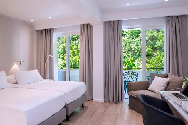 غرفة سوبيريور ثلاثية بسرير مزدوج، Hilton Sorrento Palace 1/1
