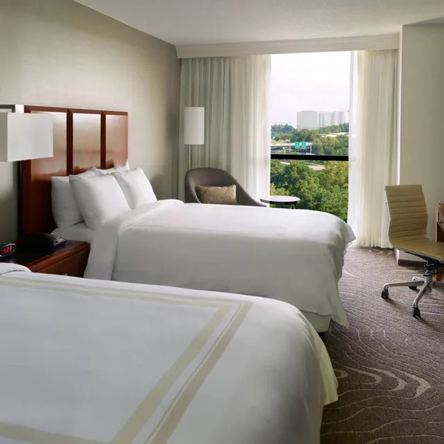 غرفة ديلوكس بسريرين مزدوجين بإطلالة على المدينة في طابق مرتفع، Atlanta Marriott Northwest At Galleria 1/5