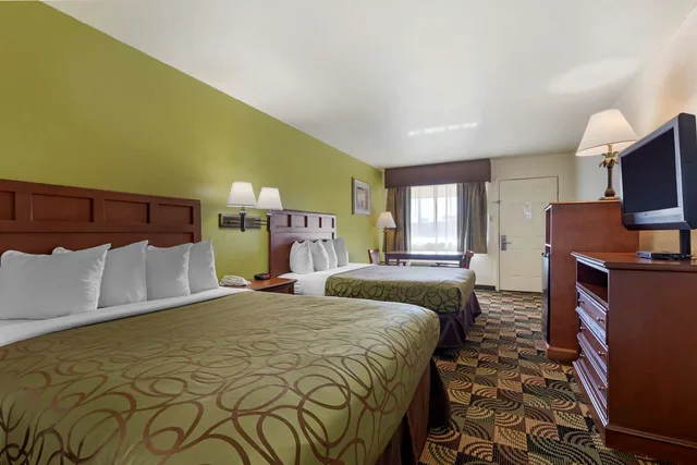 غرفة بسريرين كوين للمدخنين، Best Western Caprock Inn 2/7