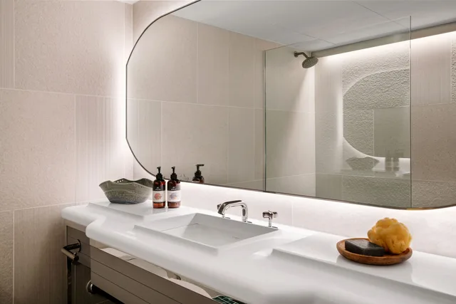 Room, King Bed, Lake Side، The Line Austin 6/10