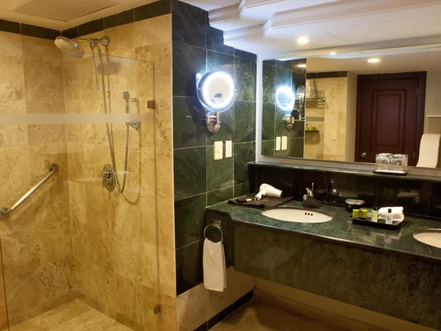غرفة ديلوكس ثلاثية بسرير مزدوج، Villa Mercedes Merida, Curio Collection by Hilton 3/3