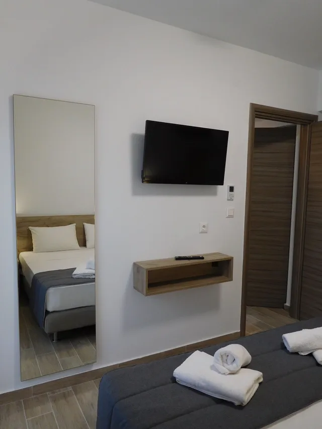 جناح جونيور بسرير كوين بغرفة نوم واحدة مع أريكة، Hotel Vozina 5/8