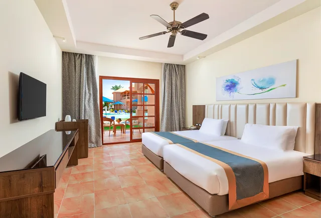 Swim Up, Bungalow, King Bed, Pool View, Pickalbatros Jungle Aqua Park - Neverland Hurghada 1/2