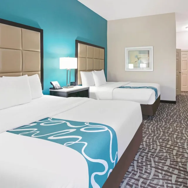 Room, 2 Queen Beds, Bathtub, Accessible, La Quinta Inn And Suites Paris 2/3