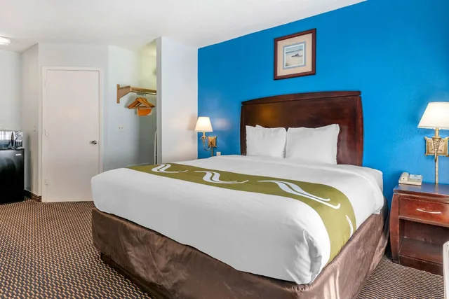 غرفة بسرير كينج، Quality Inn Sarasota North Near Lido Key Beach 1/4