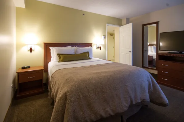 Suite, Queen Bed, Sofa, Kitchen, Hotel Saint Laurent Montreal 1/10