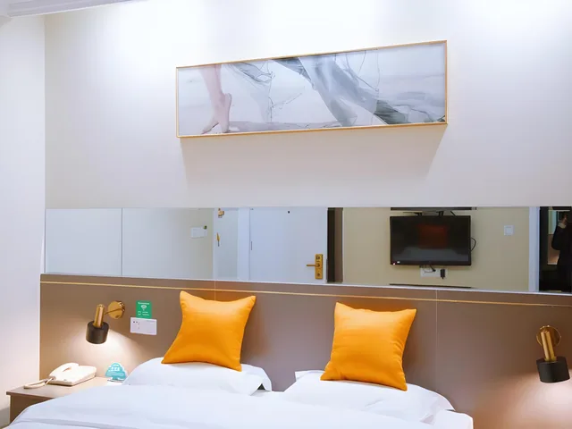 غرفة ديلوكس بسرير كوين، GreenTree Inn Zhenjiang Yangzhong North Gangdong Road Food Street Express Hotel 1/2