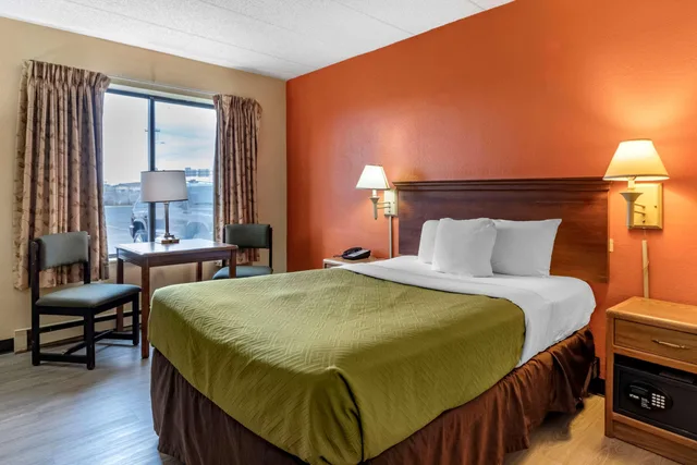 غرفة بسرير كوين، Econo Lodge Billings, MT 6/9