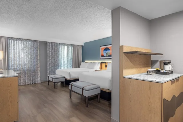 Cabana, 2 Double Beds، DoubleTree by Hilton Phoenix Midtown 5/5