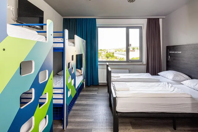 غرفة بستة أسرّة، a&o Hostel Weimar 1/9