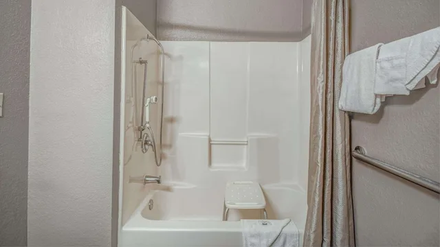 غرفة قياسية بسرير كينج للمدخنين، Motel6 Humble, TX - Houston International Airport 3/4