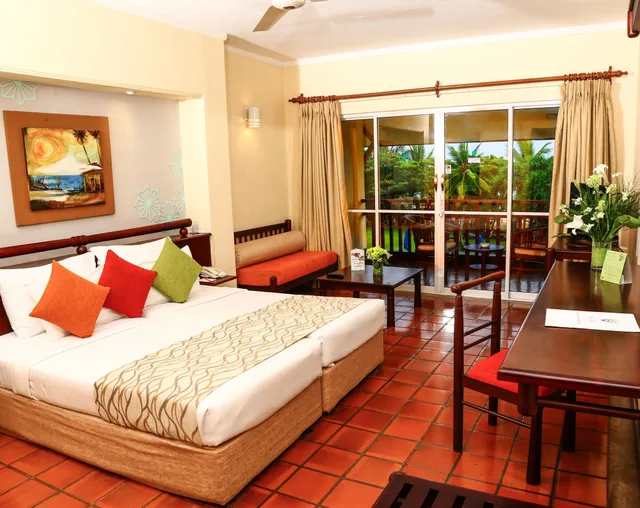 Deluxe, Twin Beds, The Palms Hotel 5/9