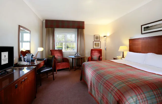 Room, King Bed, Macdonald Portal 1/2
