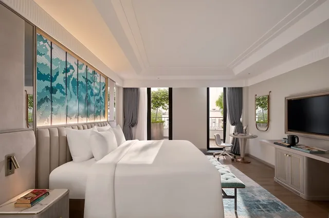 Signature, Suite, King Bed, Partial Lake View، La Siesta Premium Lakeside 2/7