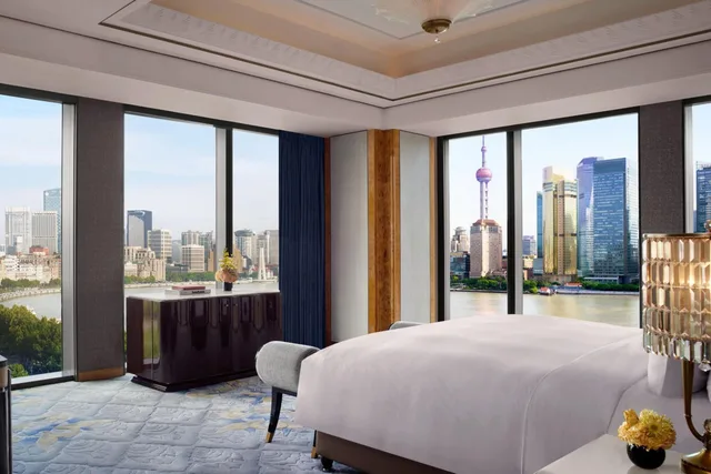 Bund, Panoramic, with View، The St. Regis Shanghai on the Bund 4/6