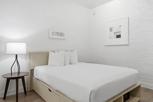 Deluxe, Studio, Mansion, Queen Bed، Placemakr Dupont Circle 2/10