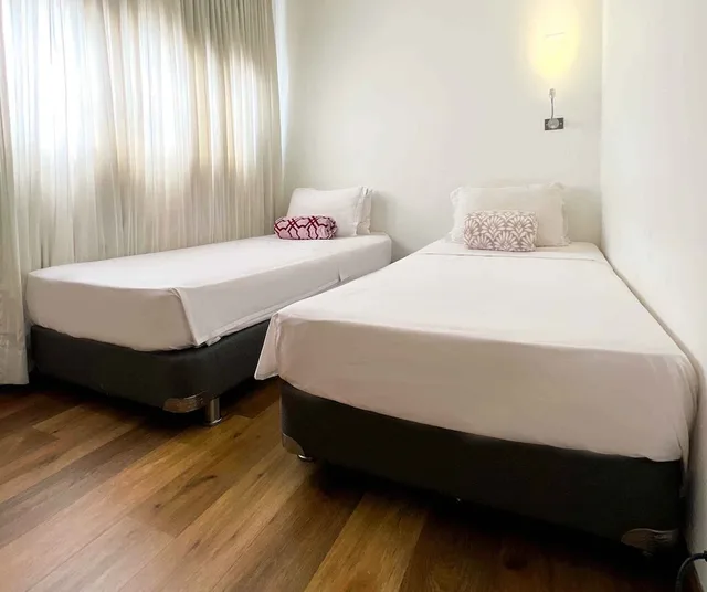 غرفة قياسية بسريرين منفصلين، Hotel Florencia Plaza 3/4