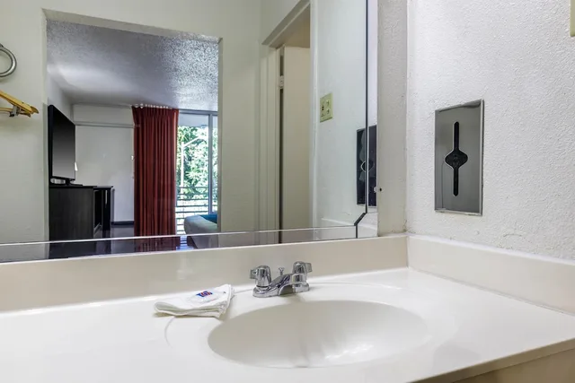 غرفة ديلوكس بسرير كينج لذوي الإعاقة، Motel6 Dumfries, VA 6/7