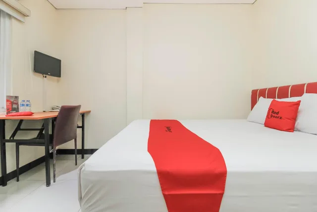 غرفة بسرير مزدوج، Reddoorz Plus Jalan Pemuda Jakarta 7/10