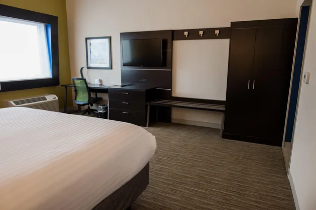 Room, King Bed, HOLIDAY INN EXPRESS & SUITES MARIETTA 1/2