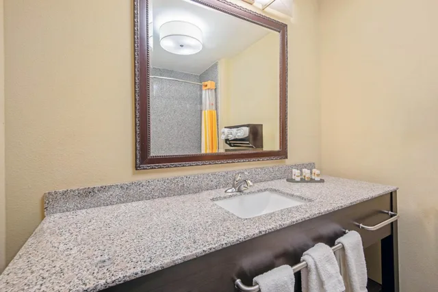 جناح عائلي بسرير كينج، La Quinta Inn & Suites by Wyndham Elk City 3/4