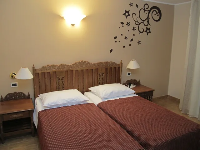 غرفة قياسية بفراش فوتون وسريرين منفصلين، Belvedere Resort Hotels 6/10