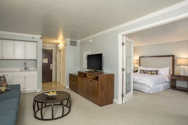 Renovated, Signature, Suite, King Bed, Partial Ocean View, Club Lounge Access، OUTRIGGER Kauai Beach Resort & Spa 4/5