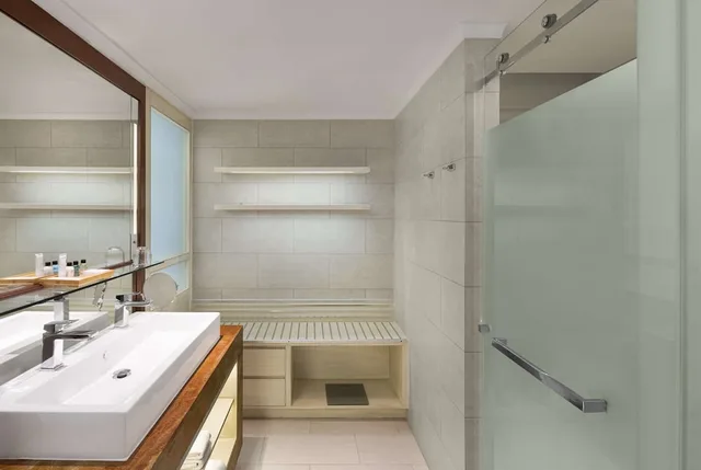 Junior Suite, King Bed, Sea View, Radisson Blu Resort Galle 6/7