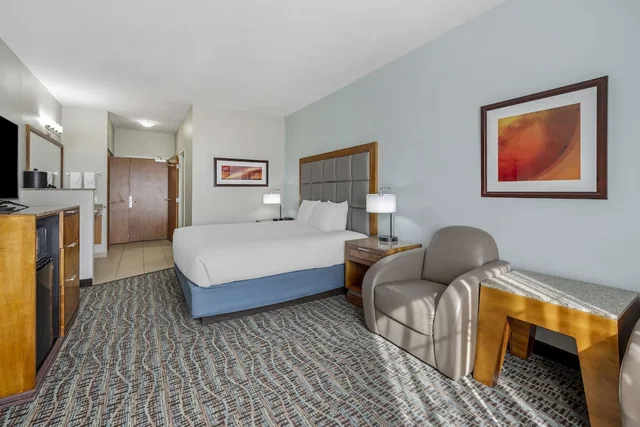 غرفة قياسية بسرير كينج، Best Western Plus Peppertree Inn At Omak 1/5