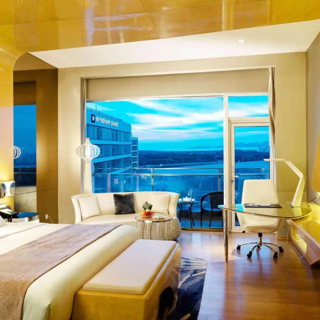غرفة ديلوكس بسرير مزدوج بإطلالة على البحر بشرفة، Wyndham Grand Hotel Qingdao 3/7