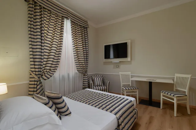 غرفة مفردة، Albergo Reggio 1/12