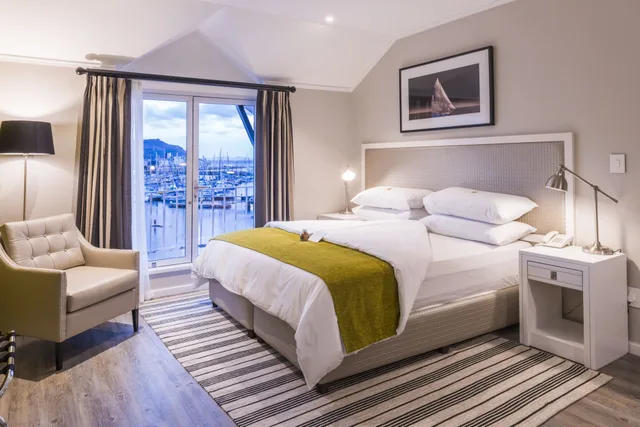 غرفة قياسية بسرير كينج بإطلالة على البحر، Simon's Town Quayside Hotel 5/10