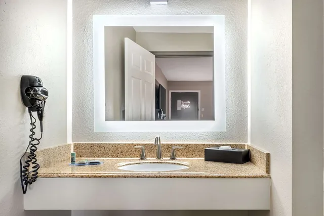 غرفة بسرير كينج، Best Western Green Tree Inn 4/4