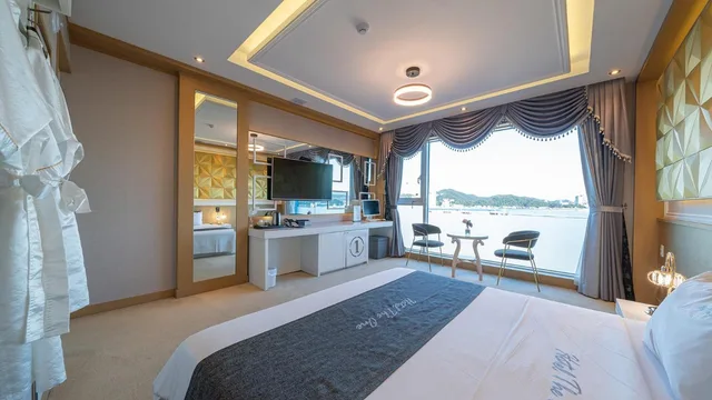 غرفة قياسية بسرير مزدوج بإطلالة على البحر، Hotel The One Yeosu 3/8