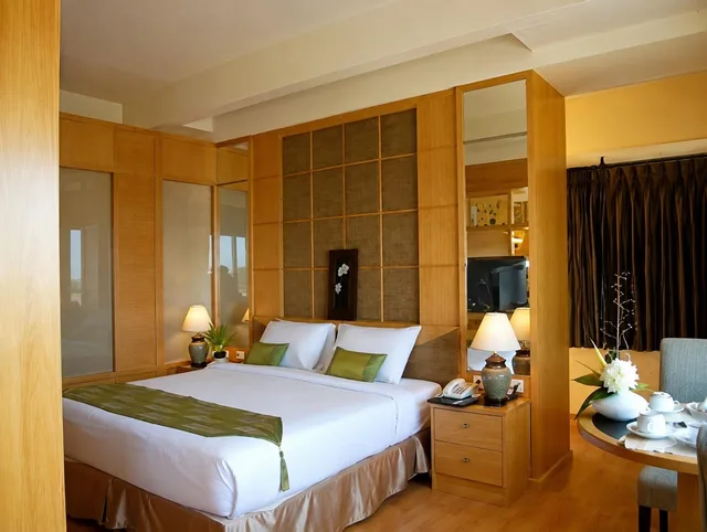 جناح جونيور، Chakungrao Riverview Hotel 2/2
