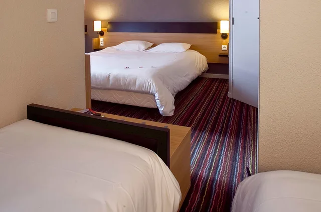 غرفة سوبيريور رباعية بسرير مزدوج وسريرين منفصلين، Hotel Kyriad Tours Sud - Chambray Les Tours 5/6