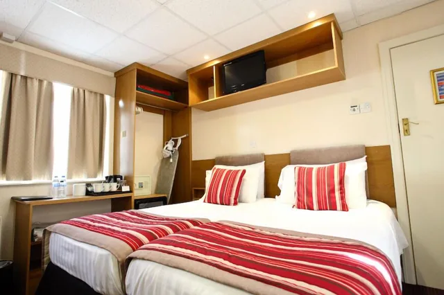غرفة بسرير مزدوج، Clifton Court Metro Hotel 1/6