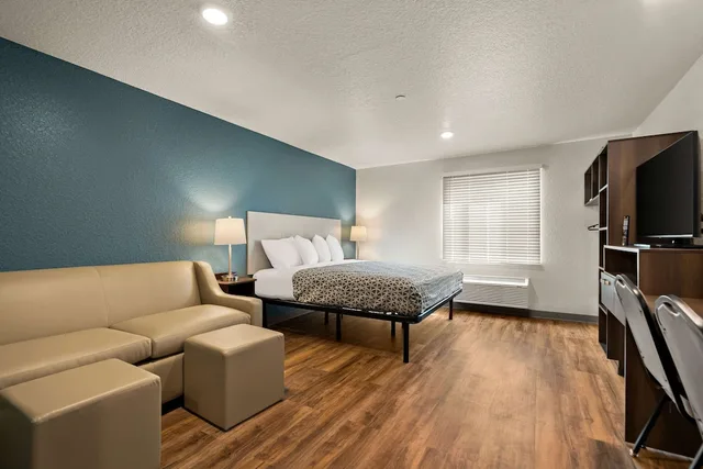 جناح بسرير كينج لذوي الإعاقة، WoodSpring Suites Port Orange - Daytona Beach 1/3