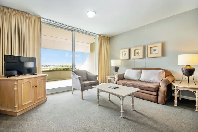 Room, Double Bed, Lagoon View، Dolphin Beach Hotel 2/6