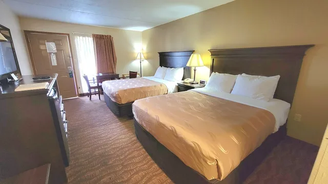 Efficiency, 2 Double Beds، Quality Inn West-Branson Theatre District 2/7