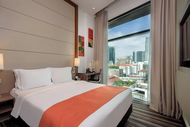 غرفة قياسية بسرير كوين بإطلالة على الجبل في الطابق العلوي، Holiday Inn Express Singapore Clarke Quay 1/9