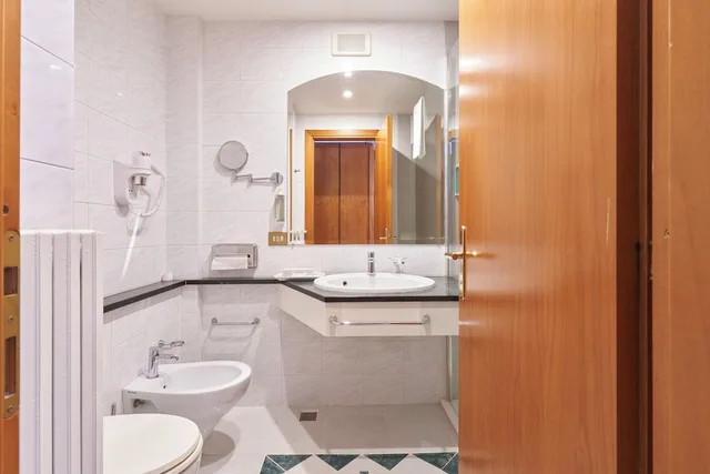 غرفة بسرير كوين، Hotel Cyrano 5/5