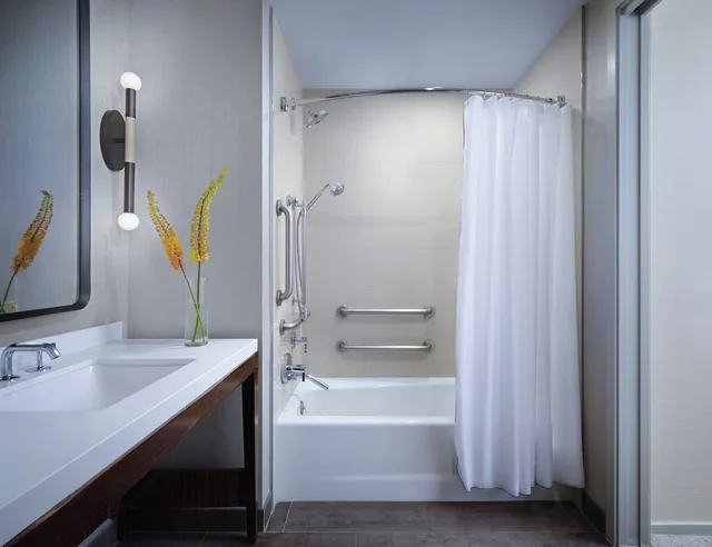 جناح بسرير كينج بغرفة نوم واحدة لذوي الإعاقة، Hotel Palomar Phoenix A Kimpton Hotel 6/9