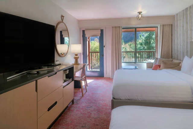 Room, 2 Queen Beds, Riverside، Cliffrose Springdale, Curio Collection by Hilton 1/4